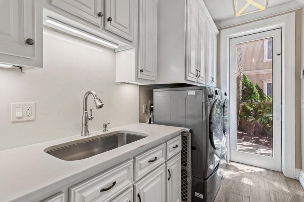 Interior, Washer, Wood Texture Flooring