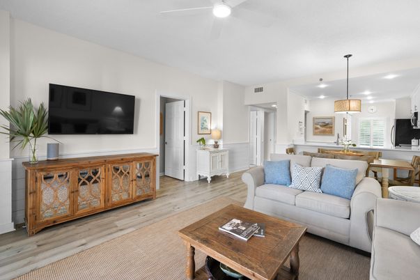 Dining room, Interior, Living room, Pendant Lights, Recessed Lighting, Wood Texture Flooring