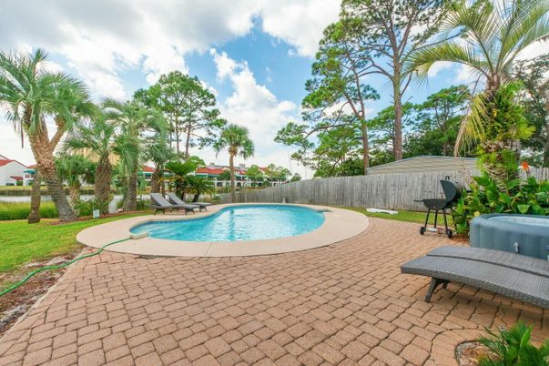 Exterior, Pool