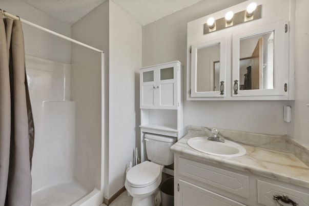 Bathroom, Interior, Tile Countertops