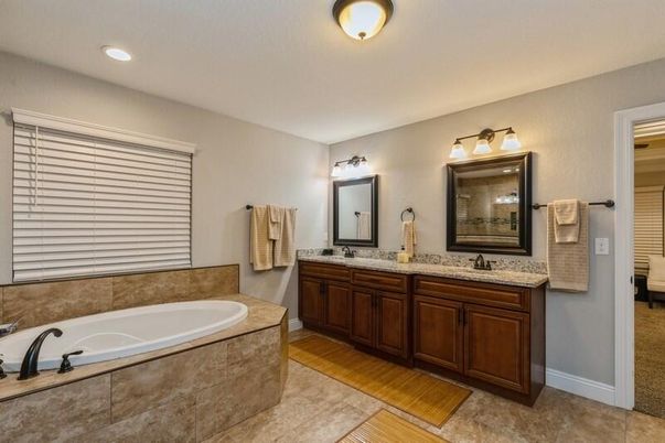 Bathroom, Dual Sink Vanities, Interior, Recessed Lighting