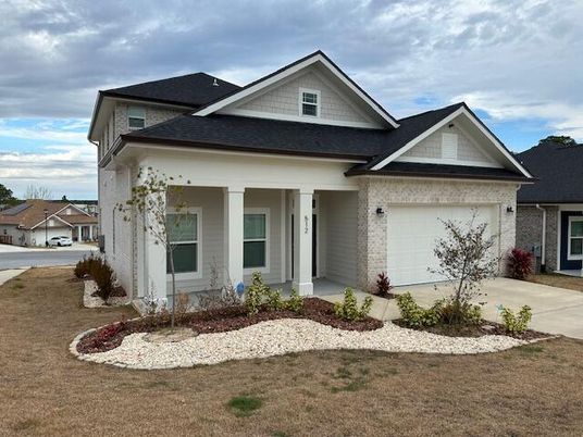 Attached, Exterior, Facade, American Craftsman