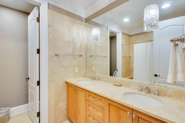 Bathroom, Dual Sink Vanities, Interior, Recessed Lighting