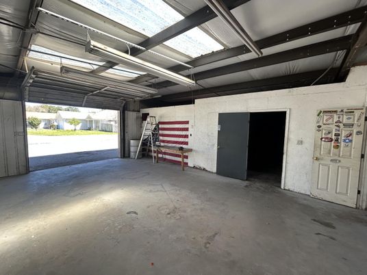 Garage, Interior
