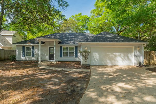 Attached, Exterior, Facade, Ranch