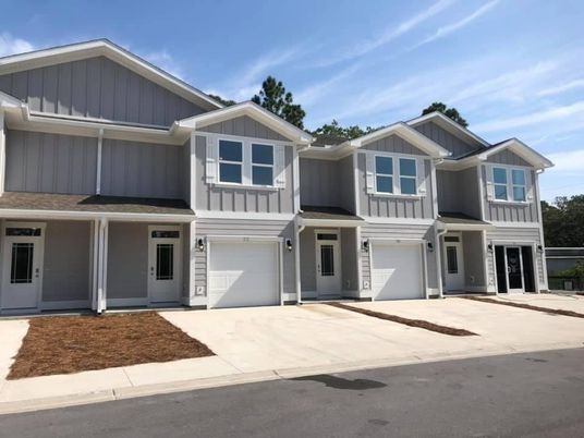 Attached, Exterior, Facade, American Craftsman