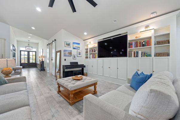Interior, Living room, Pendant Lights, Piano, Recessed Lighting, Wood Texture Flooring