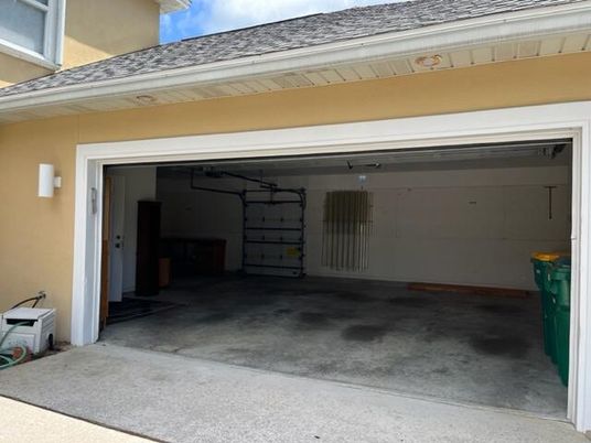 Exterior, Garage