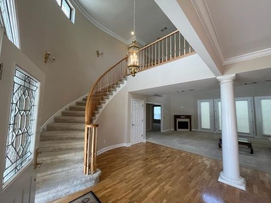 Interior, Pendant Lights, Wood Texture Flooring