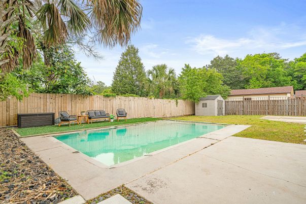 Exterior, Pool