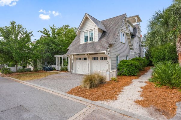 Attached, Exterior, Facade, Cape Cod