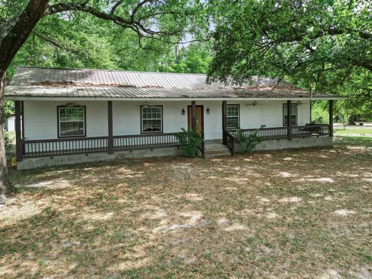 Backyard, Exterior, Facade, Ranch