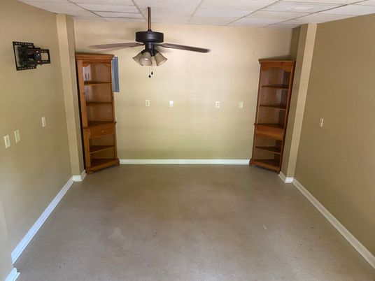 Empty room, Interior