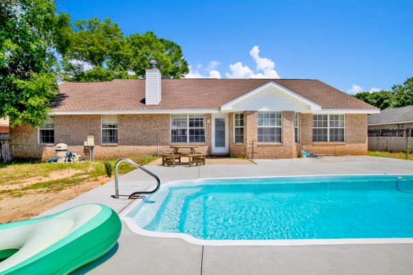 Exterior, Pool