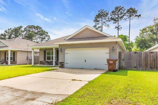 Attached, Exterior, Facade, Ranch