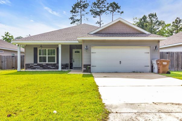 Attached, Exterior, Facade, Ranch