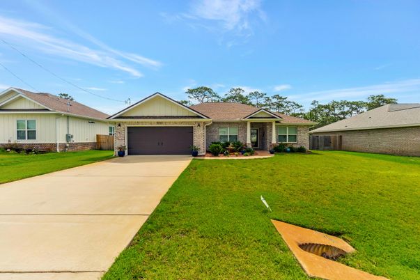 Attached, Backyard, Exterior, Facade, Brick Facade, Ranch