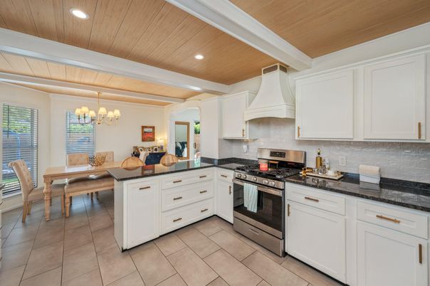 Chandelier, Dining room, Interior, Kitchen, Recessed Lighting, Stainless Steel Appliances, Wooden Ceilings