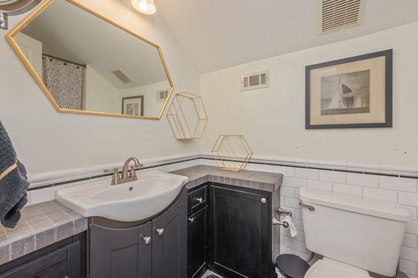Bathroom, Interior, Tile Countertops