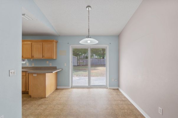 Empty room, Interior, Pendant Lights