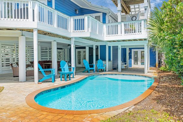 Exterior, Pool