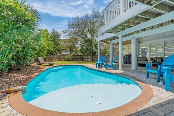 Exterior, Pool