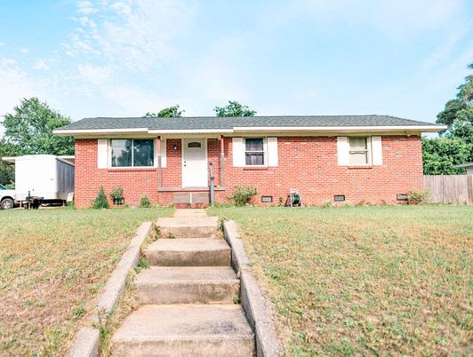 Exterior, Facade, Brick Facade, Ranch