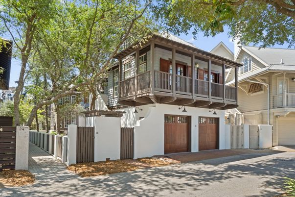 Attached, Exterior, Facade, American Craftsman