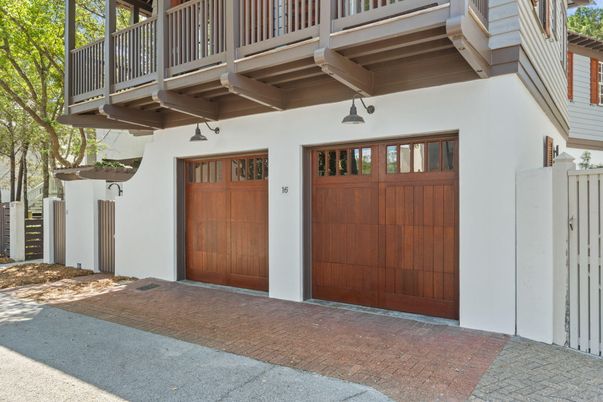 Detached Garage, Exterior