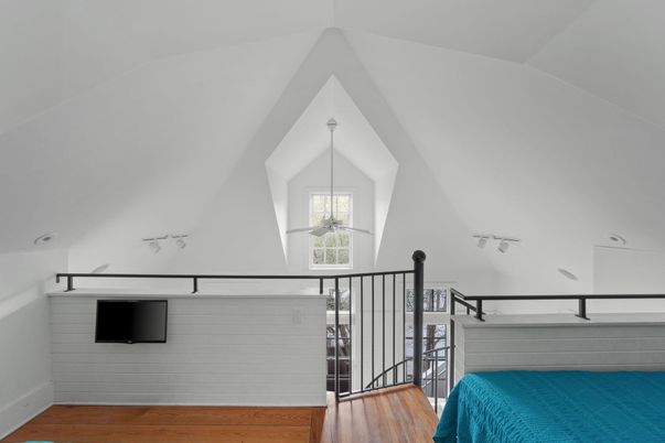 Interior, Pendant Lights, Wood Texture Flooring