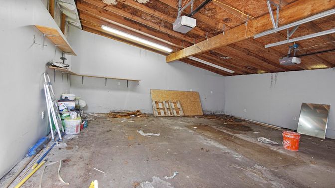 Empty room, Interior, Wooden Beams