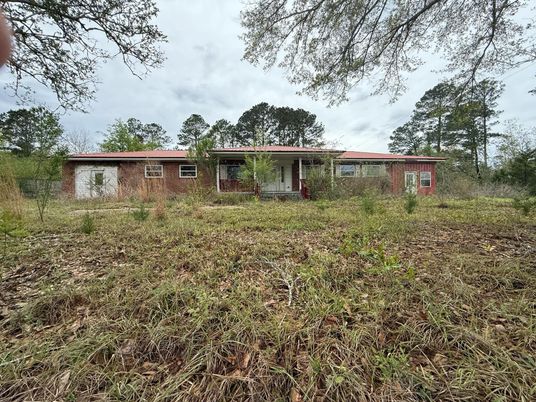 Backyard, Exterior, Facade, Brick Facade, Ranch