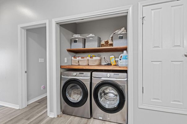 Interior, Utility Closets, Washer, Wood Texture Flooring