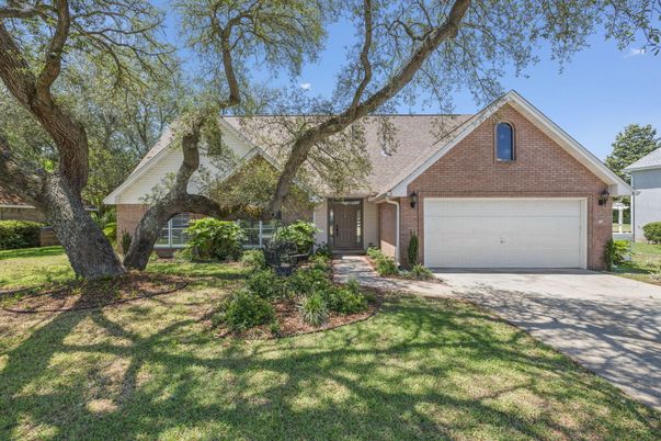 Attached, Exterior, Facade, Brick Facade, Ranch
