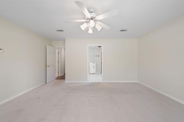 Empty room, Interior