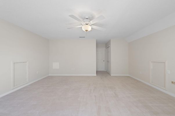 Empty room, Interior