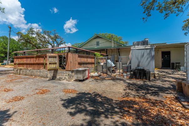 Backyard, Exterior