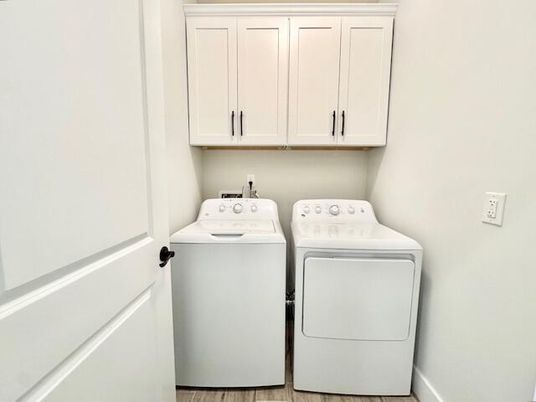Interior, Utility Closets, Washer, Wood Texture Flooring