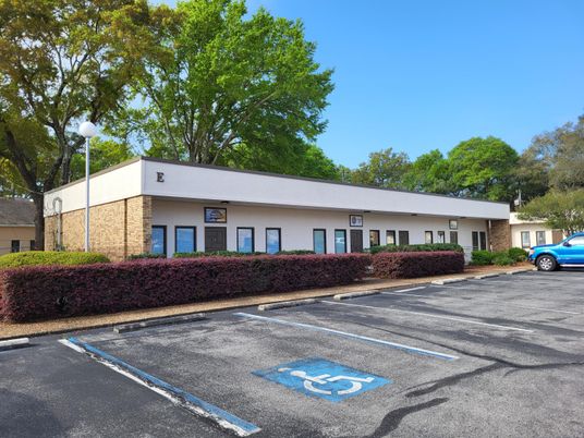 Exterior, Facade, Ranch