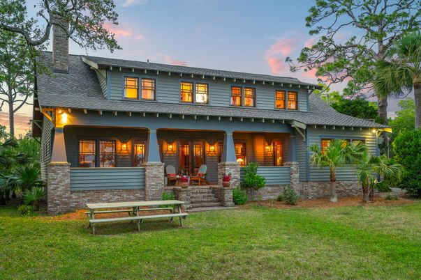 Exterior, Facade, American Foursquare