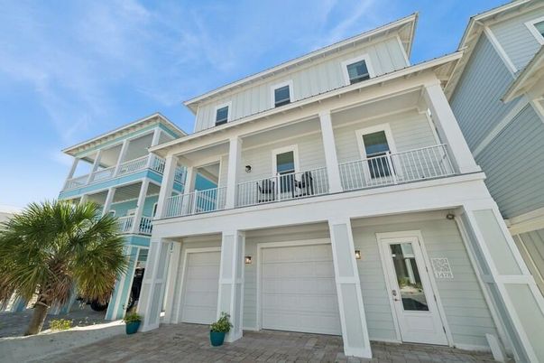 Attached, Exterior, Facade, Rowhouse