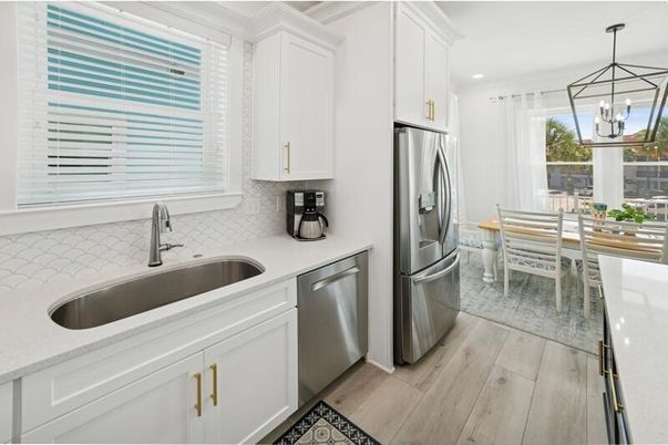 Chandelier, Dining room, Interior, Kitchen, Pendant Lights, Recessed Lighting, Stainless Steel Appliances, Wood Texture Flooring
