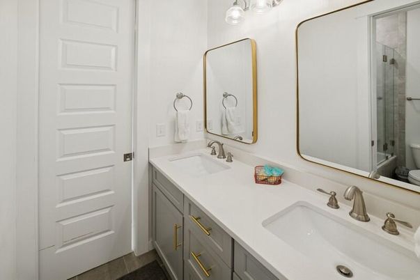 Bathroom, Dual Sink Vanities, Interior