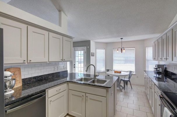 Dining room, Interior, Kitchen, Pendant Lights, Stainless Steel Appliances