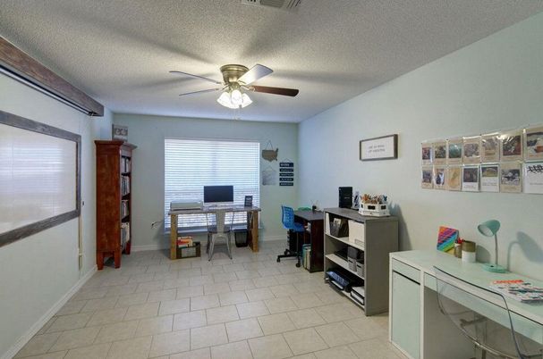 Home Office, Interior