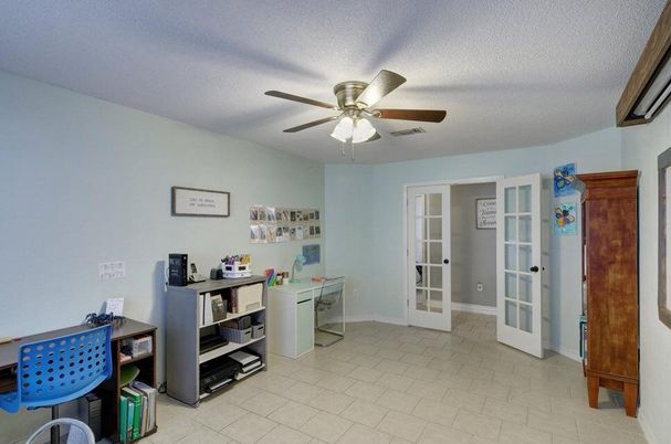 Home Office, Interior