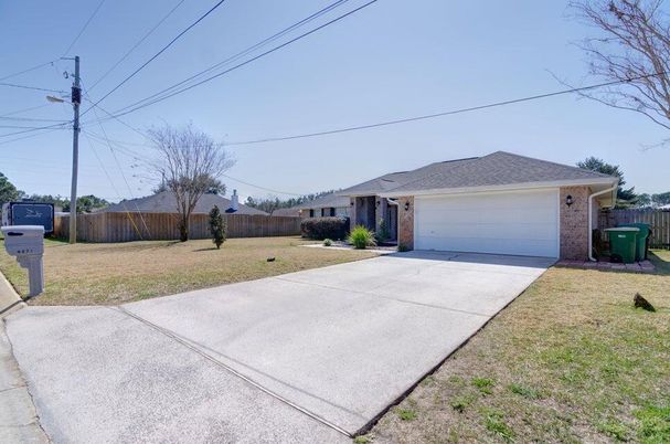 Attached, Backyard, Exterior, Facade, Brick Facade, Ranch
