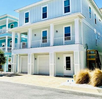 Attached, Exterior, Facade, Farmhouse