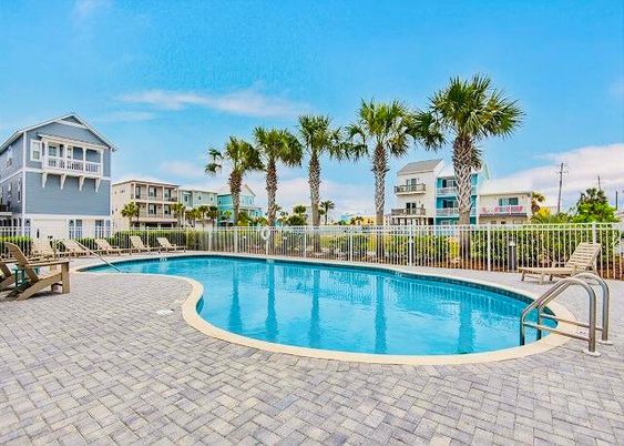 Exterior, Pool