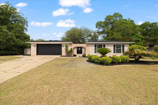 Attached, Exterior, Facade, Brick Facade, Ranch